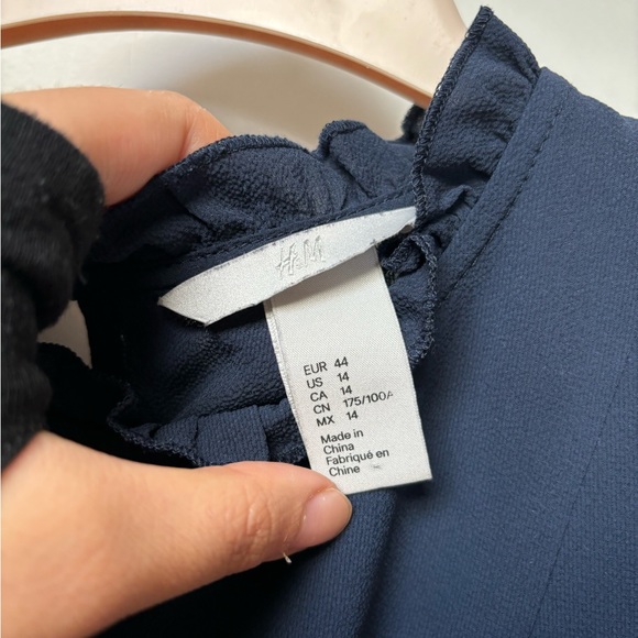 H&M Navy blue chiffon material midi dress. - Picture 4 of 8